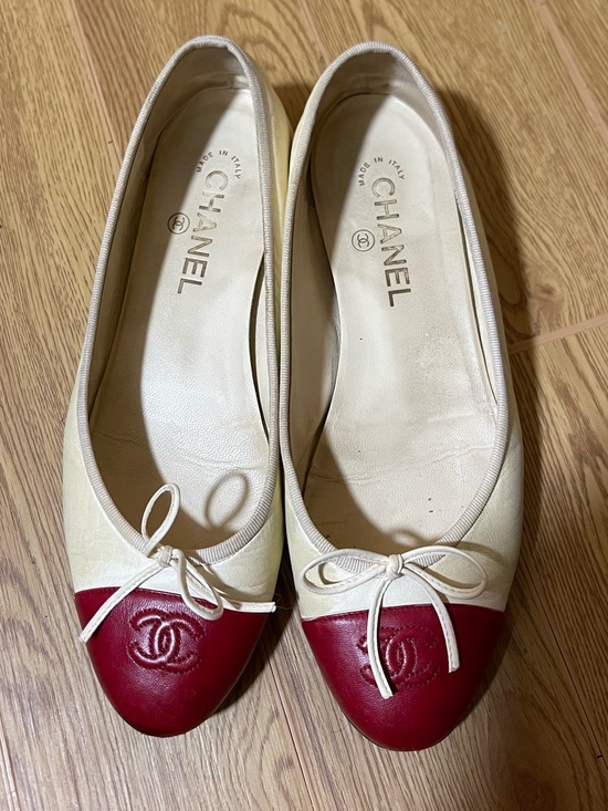 CHANEL Shoes - CHANEL Cream Leather Ballet Flats with Red Cap Toe